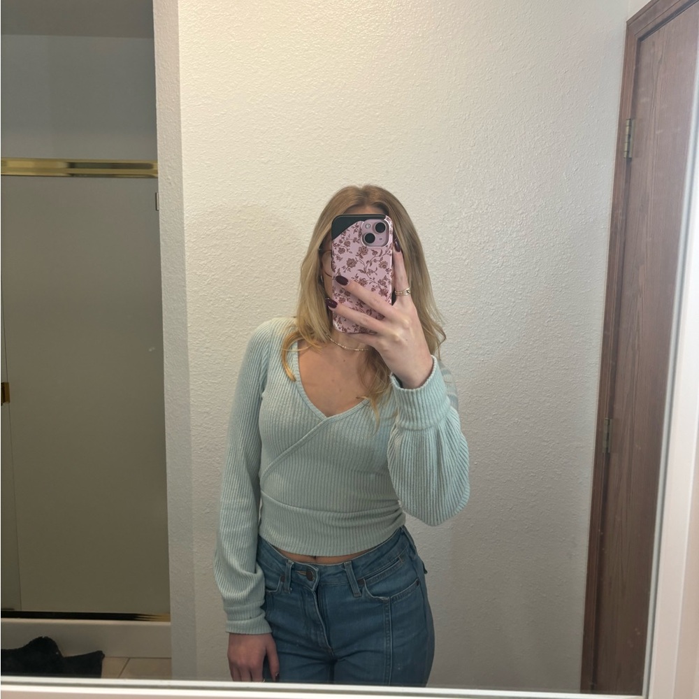 Hollister top